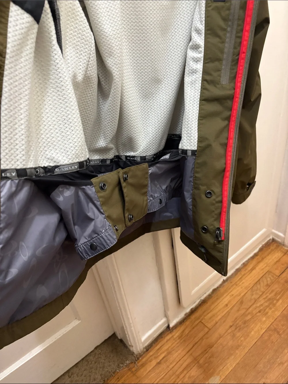 Oakley hooded snowboarding
